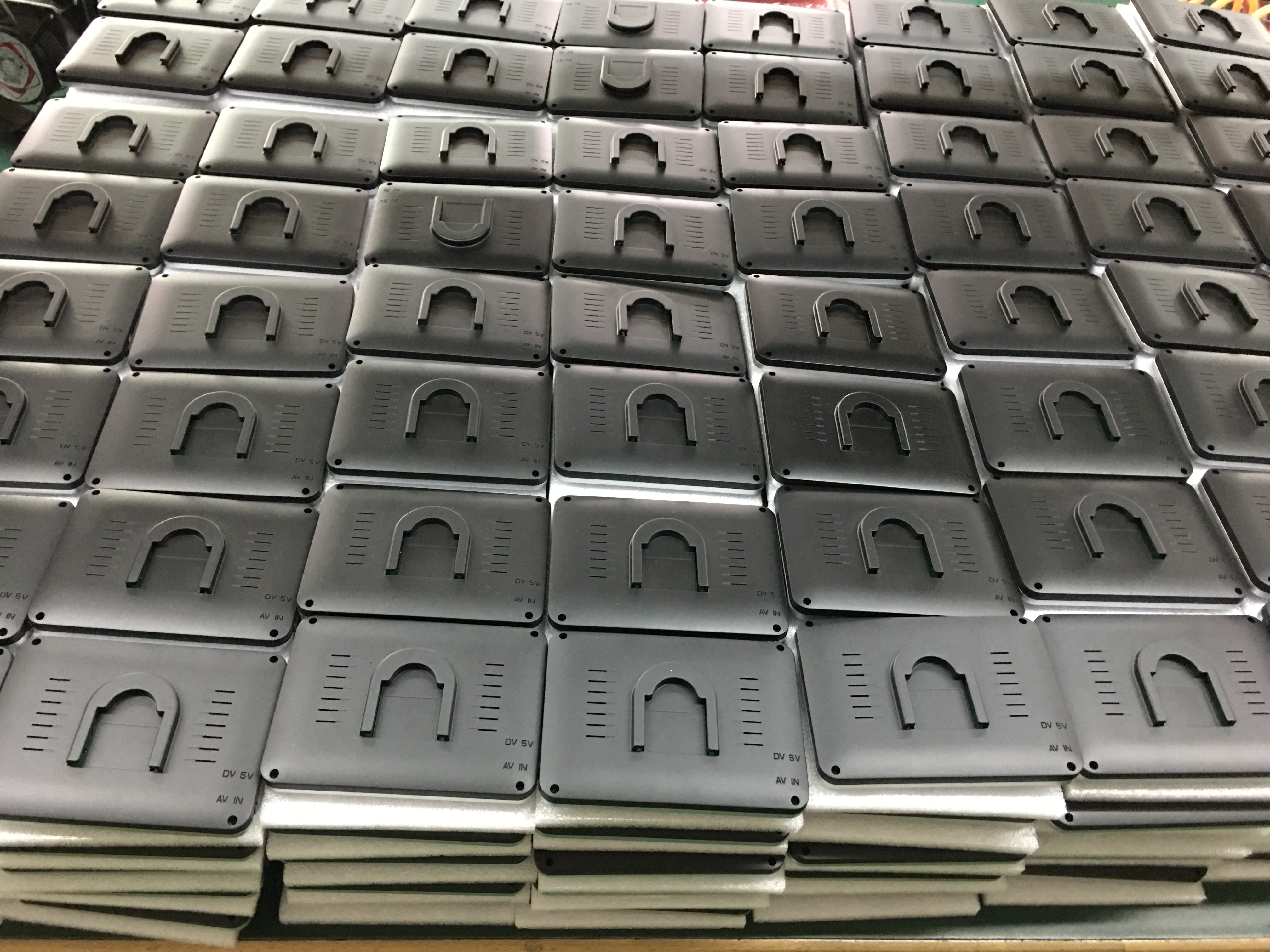 isa pang 1000pcs ng mini car monitor ang naghihintay para sa pagsubok at pag-iimpake